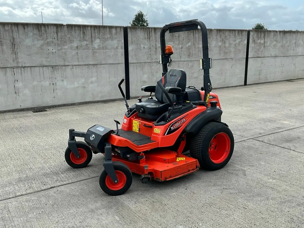 KUBOTA ZD1211 ZERO TURN RIDE ON DIESEL LAWNMOWER - Image 1