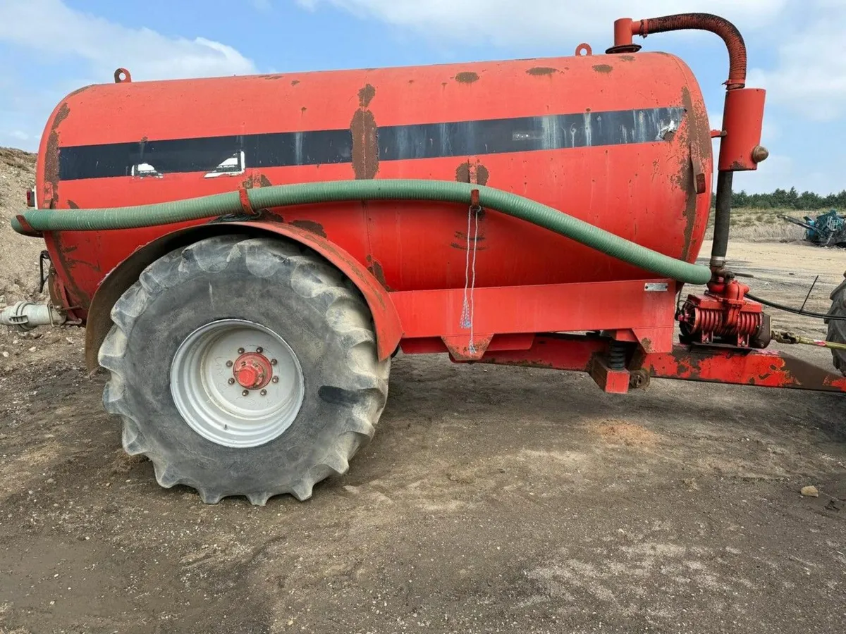 HI-SPEC VT2000 2000 GALLON SINGLE AXLE SLURRY TANK - Image 3