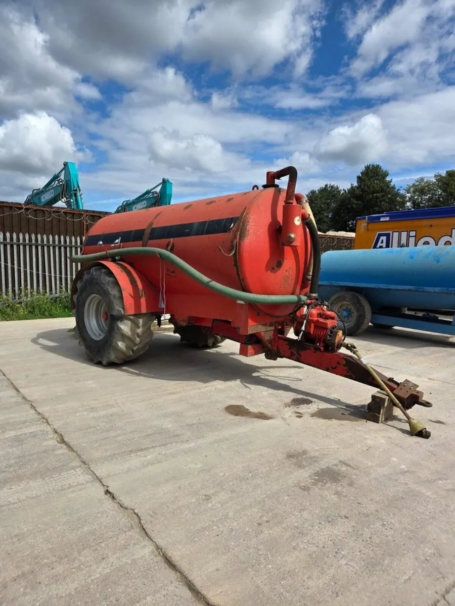 HI-SPEC VT2000 2000 GALLON SINGLE AXLE SLURRY TANK - Image 4