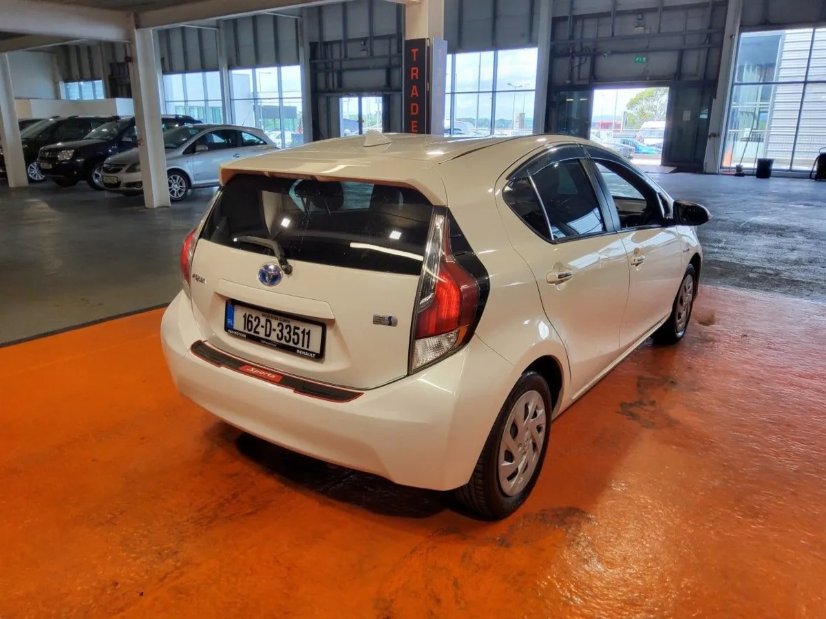 Toyota Aqua 1.8 Hybrid - Image 3
