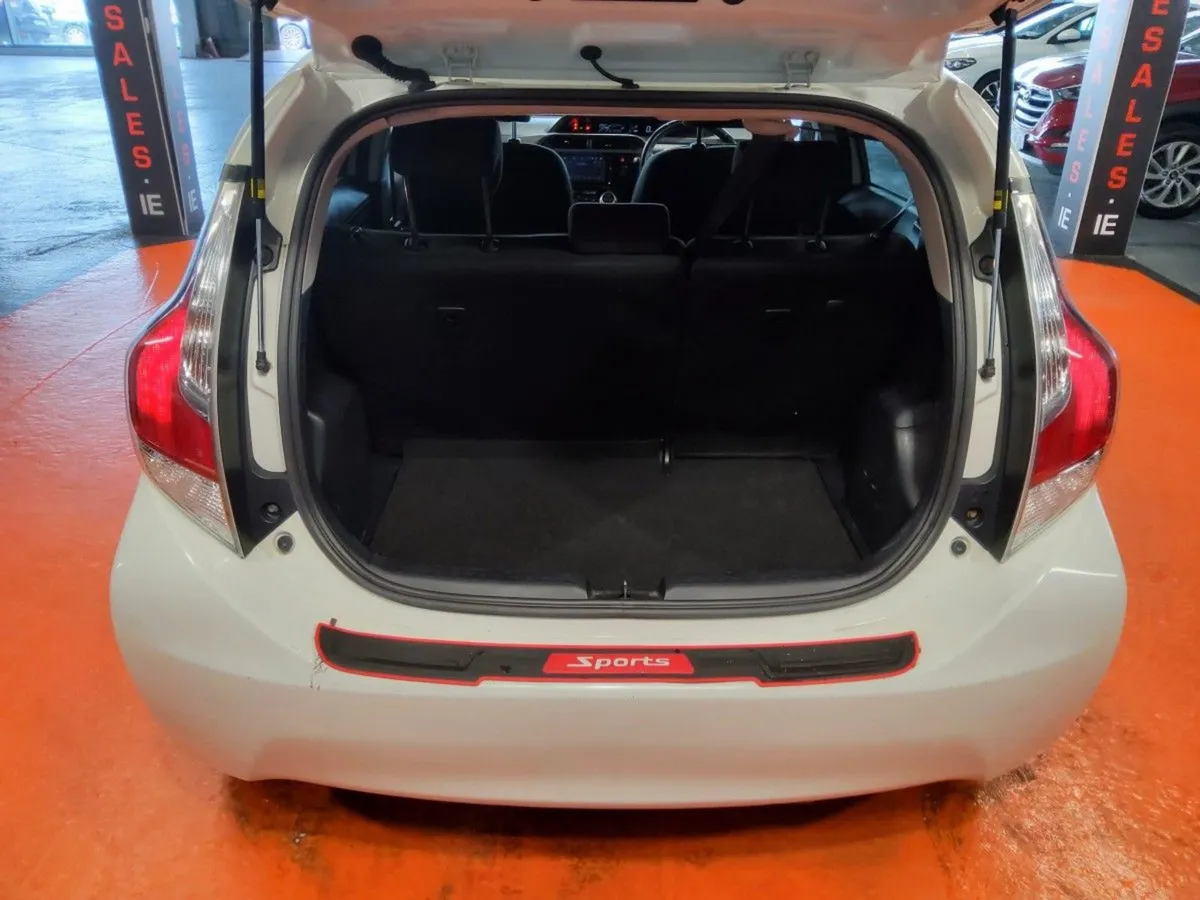 Toyota Aqua 1.8 Hybrid - Image 4