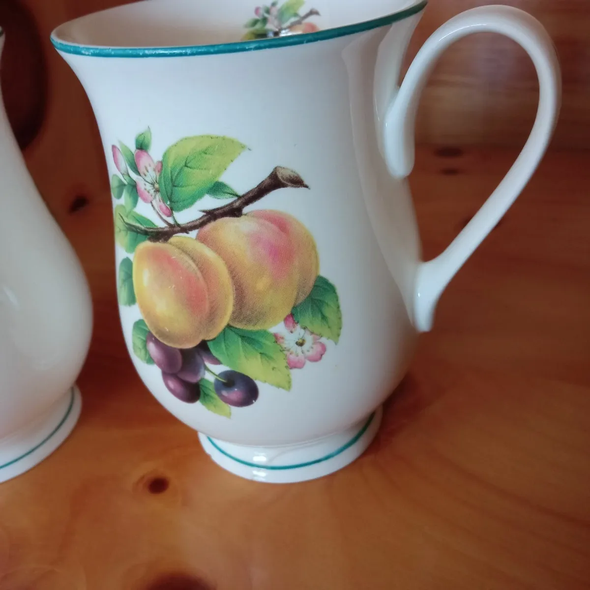 2 Kitchen Cups - Image 2