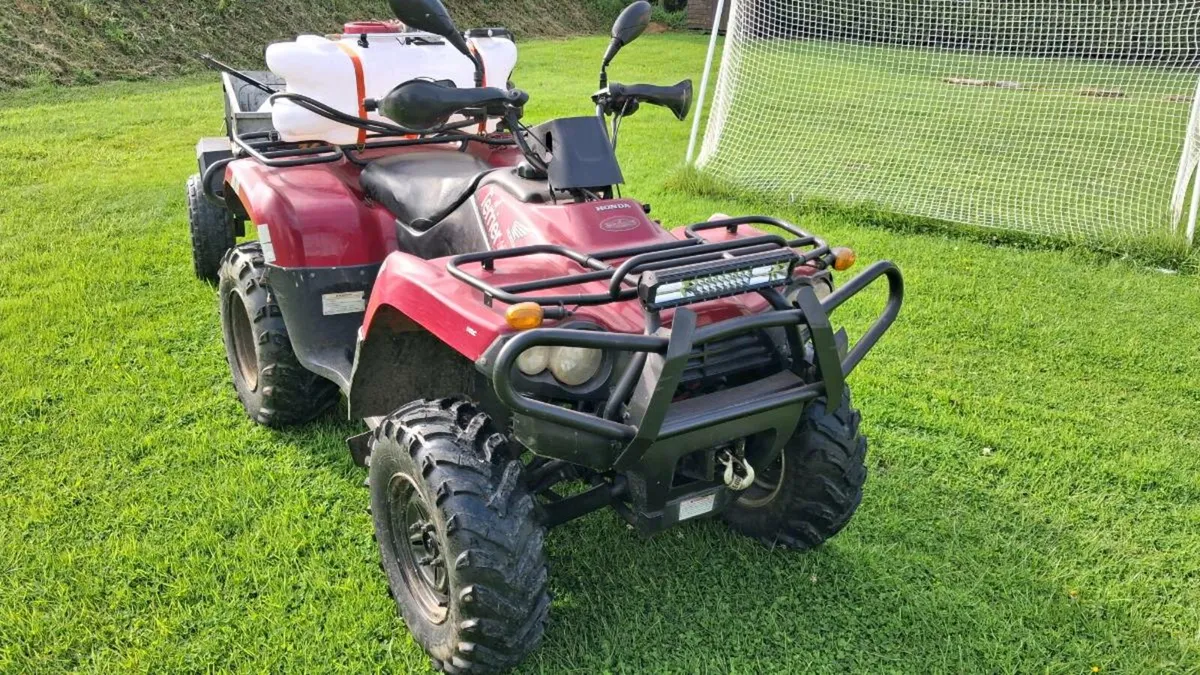 Idios 400 4×4 quad with tipping trailer/sprayer - Image 1