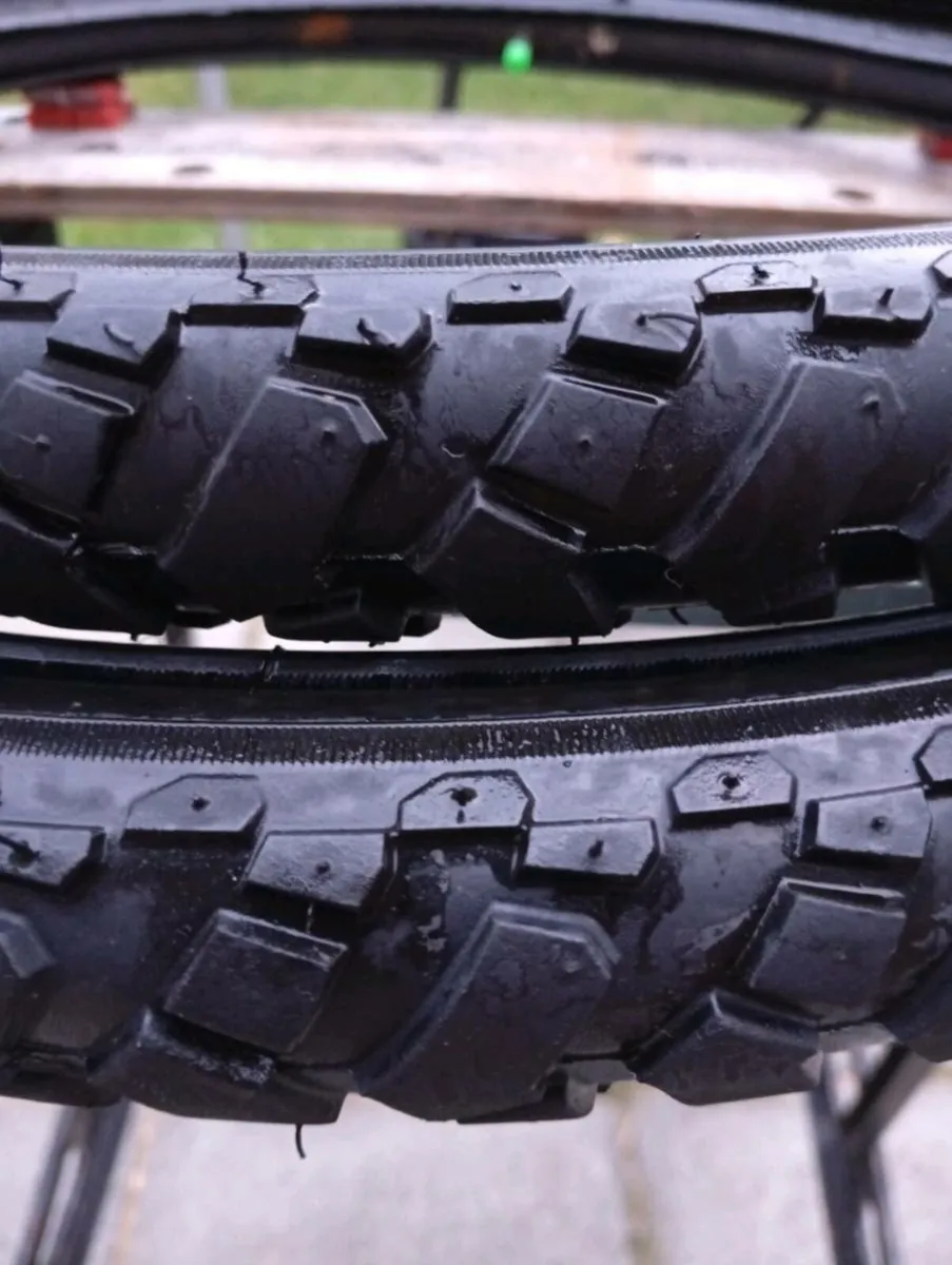 Set of 24" Tyres - Image 2