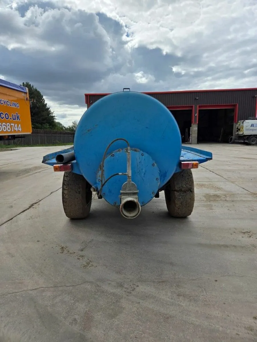 APPROX. 1000 GALLON SINGLE AXLE WATER BOWSER - Image 2