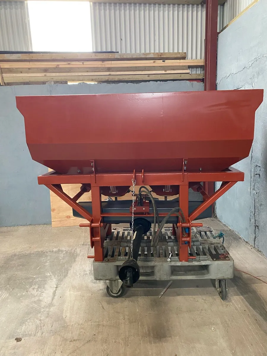 Fertiliser spreader - Image 1