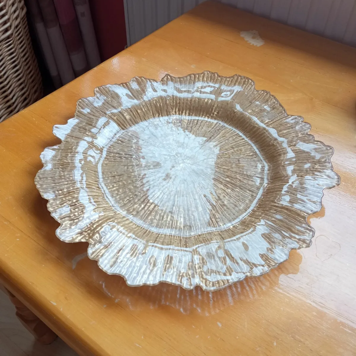 Round Gold Plate - Image 1