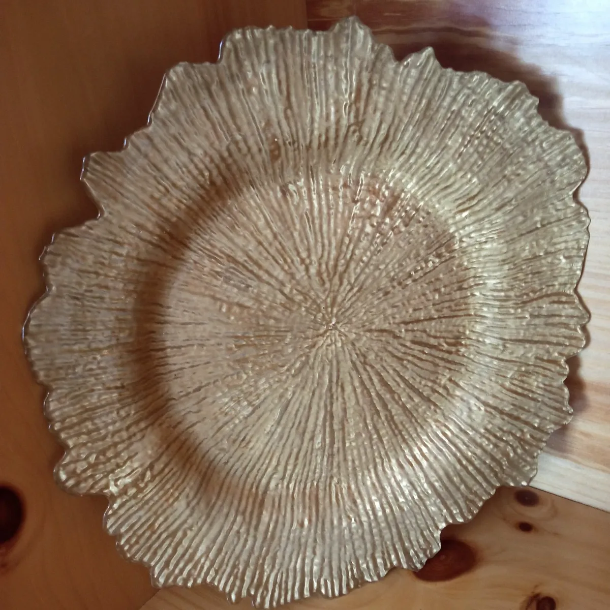Round Gold Plate - Image 2