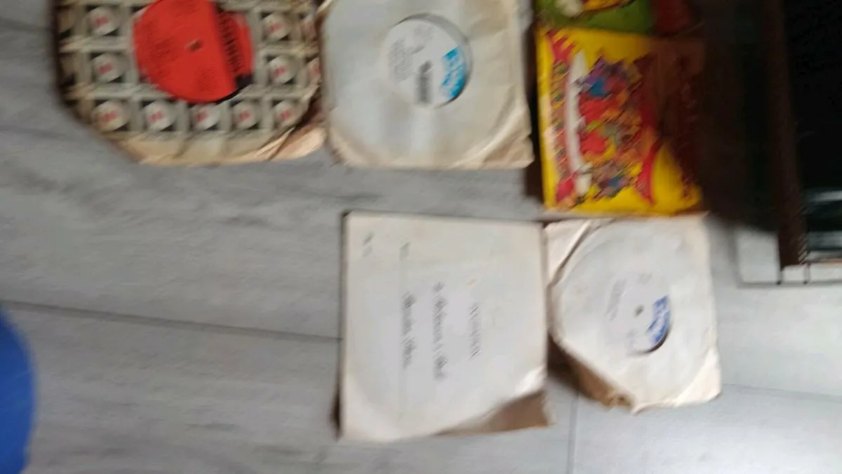 Selection of records - Image 4