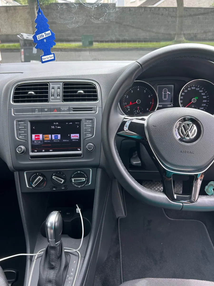 Volkswagen Polo 2014 - Image 2