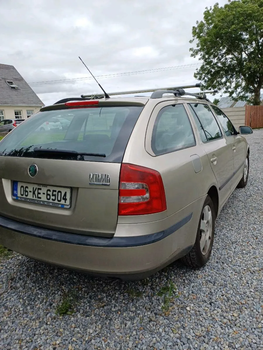 SKODA OCTAVIA ESTATE DIESEL - Image 4