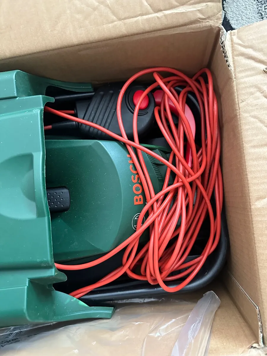 Bosh Lawnmower Rotak 32-225 - Image 2