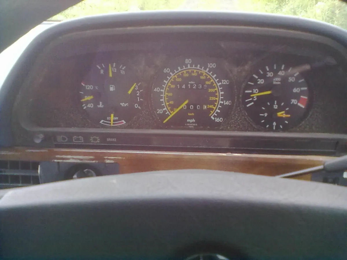 1982 mercedes 280se - Image 2