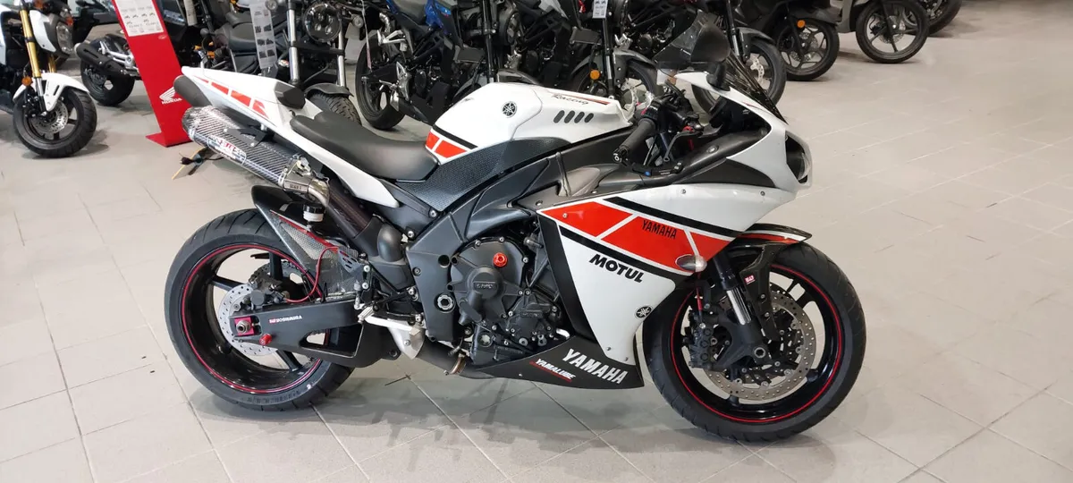 Yamaha R1 - Image 1