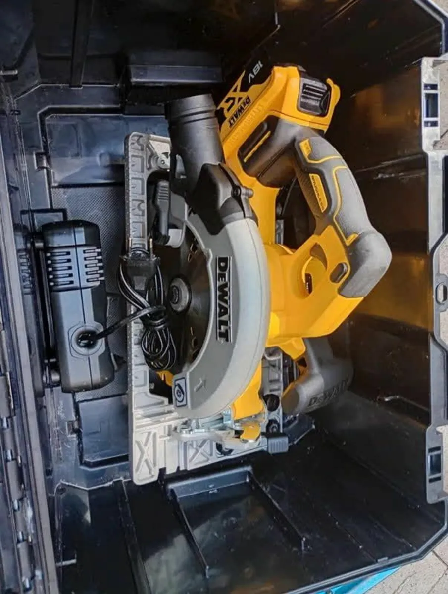Dewalt Circular Saw With Battery & Case - Image 3