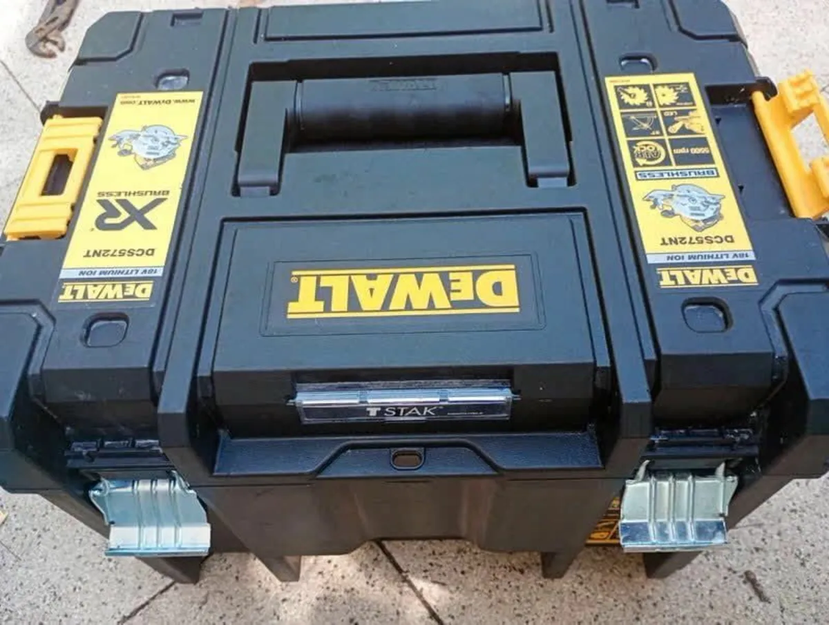 Dewalt Circular Saw With Battery & Case - Image 4