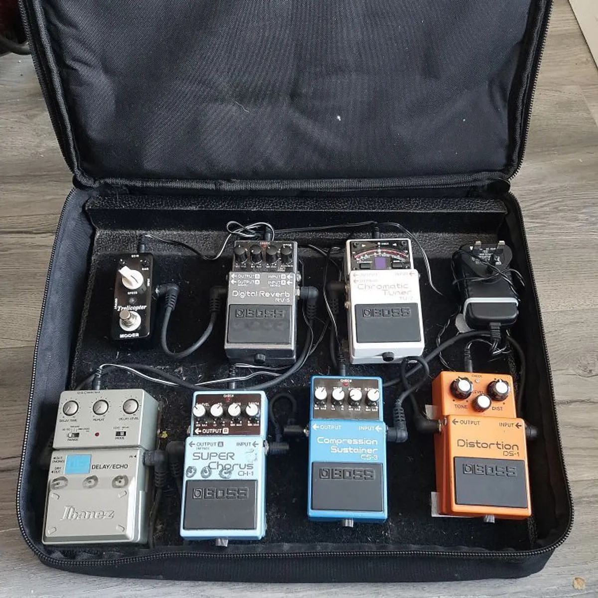 Electric guitar pedals in tote - Image 1