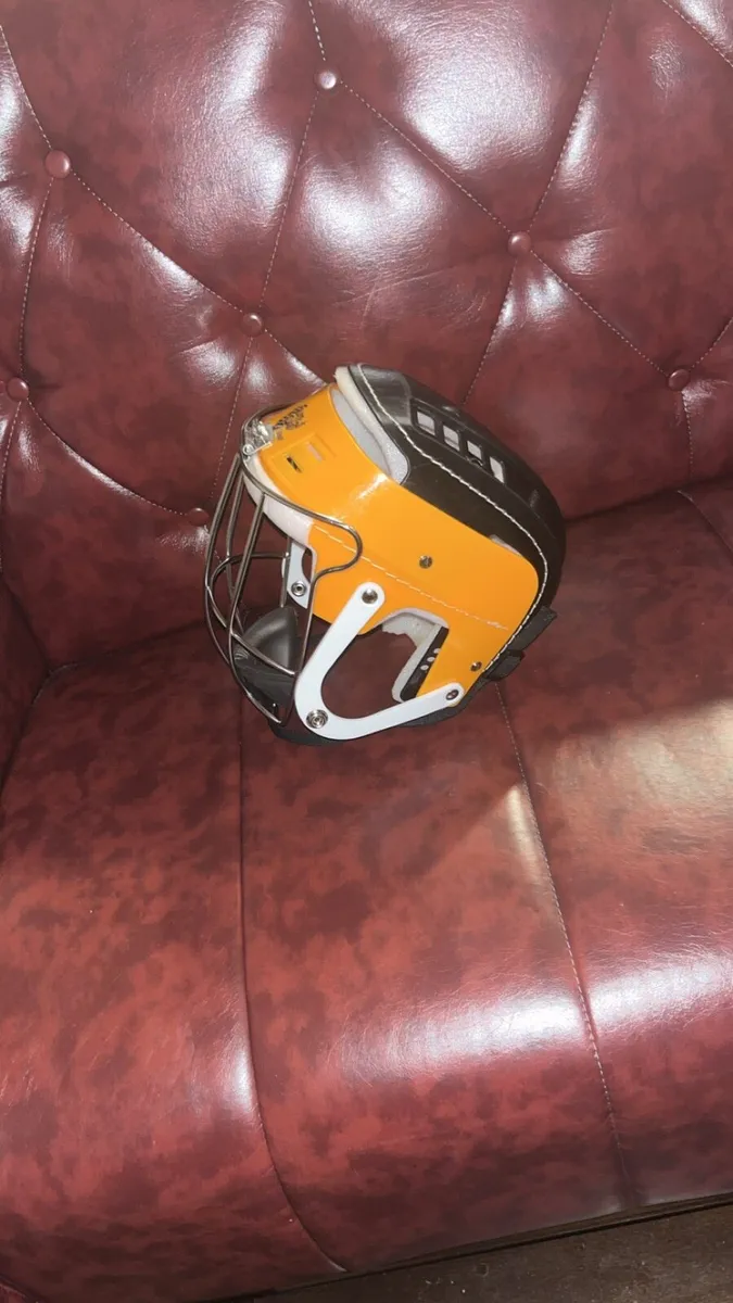2 tone hurling helmet - Image 3
