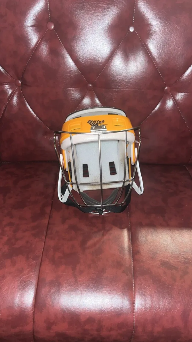 2 tone hurling helmet - Image 2