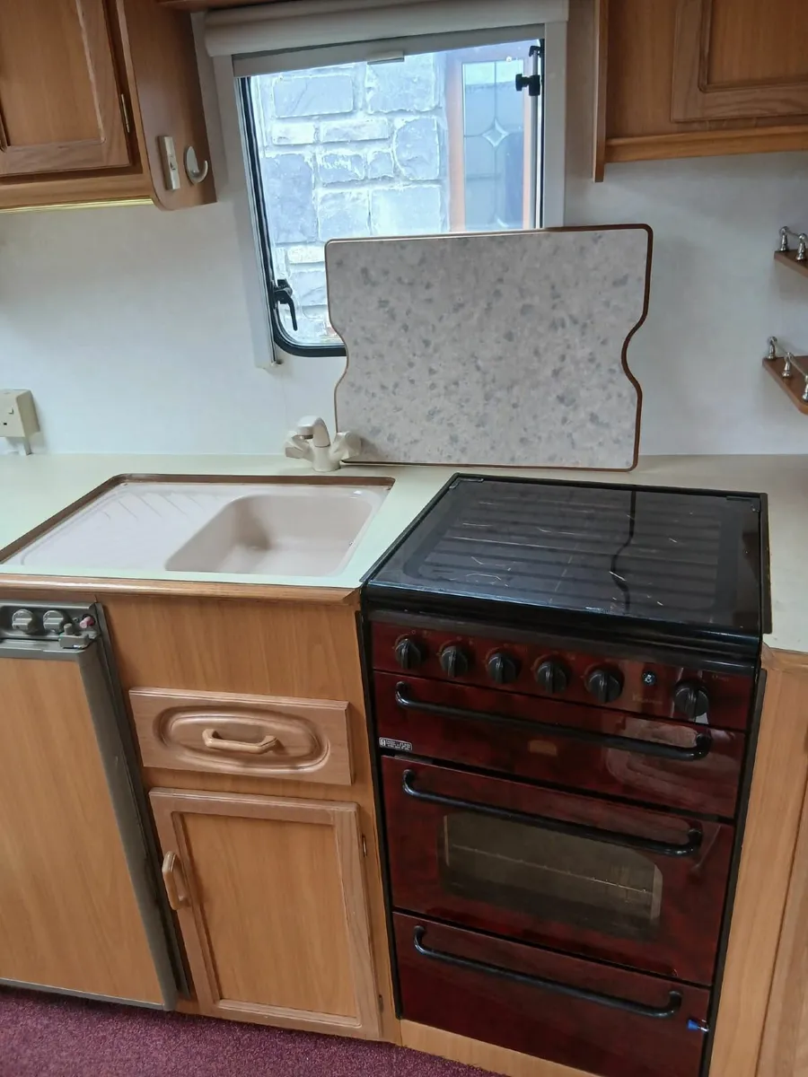 Caravan 2 berth - Image 4