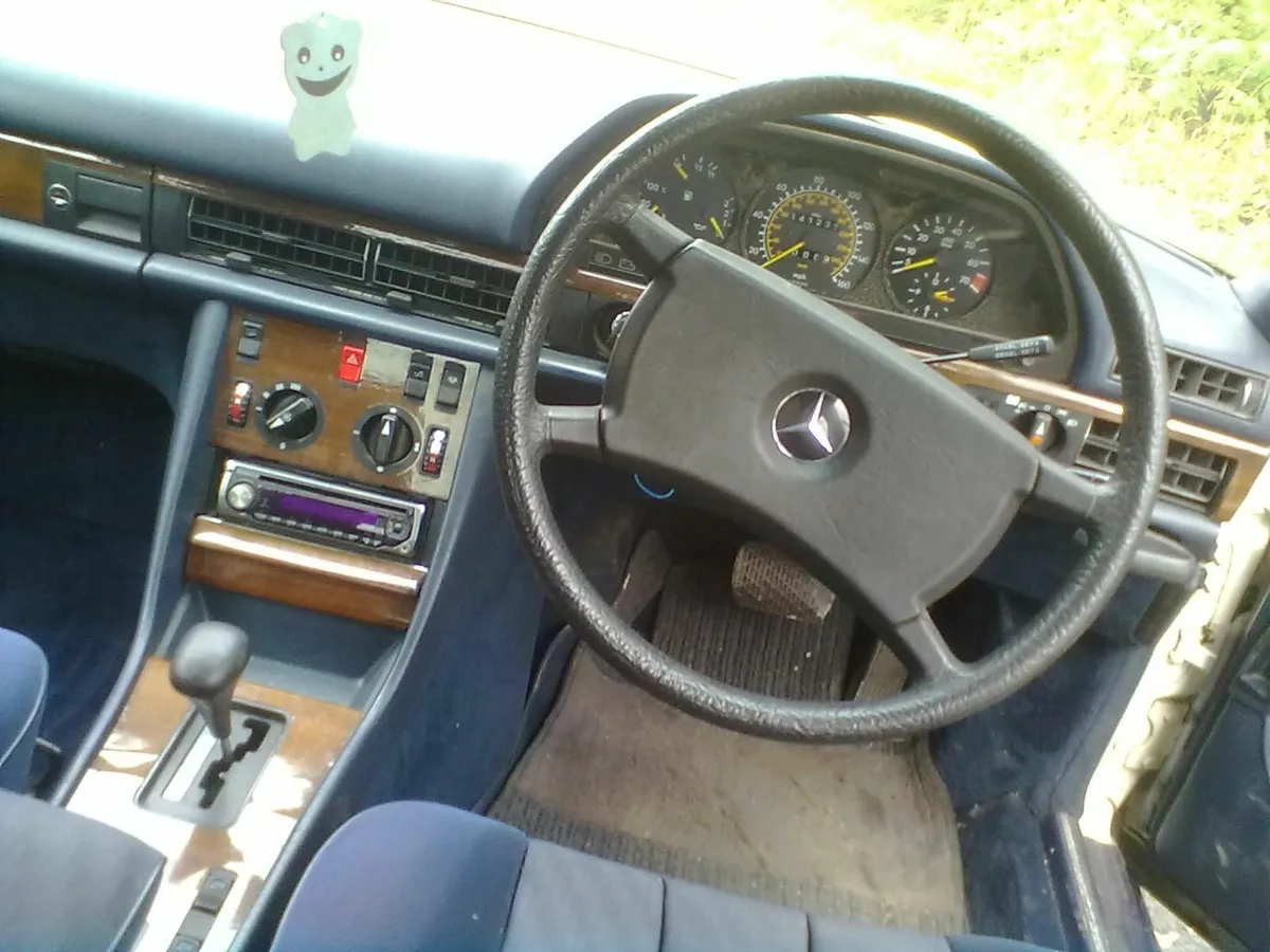 1982 mercedes 280se - Image 3