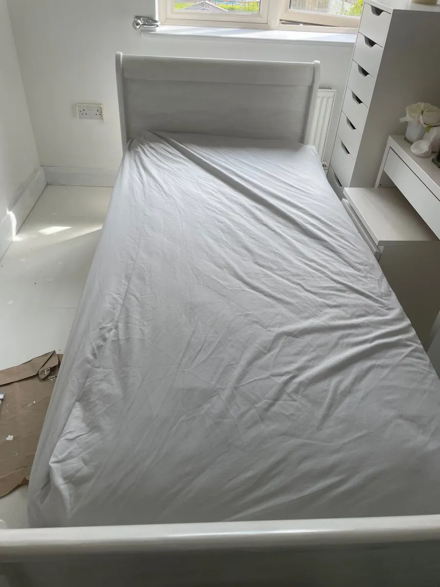 Single bed frame