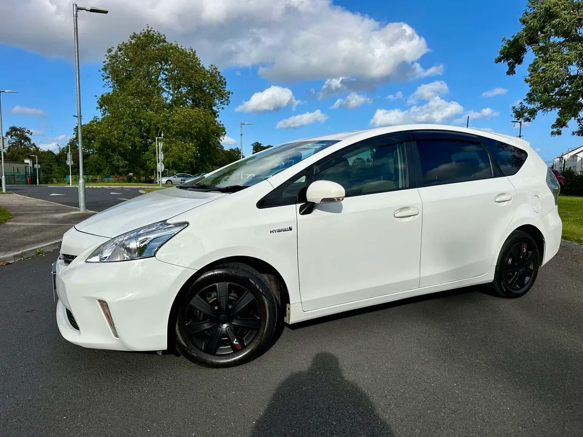 Toyota Prius + - Image 2