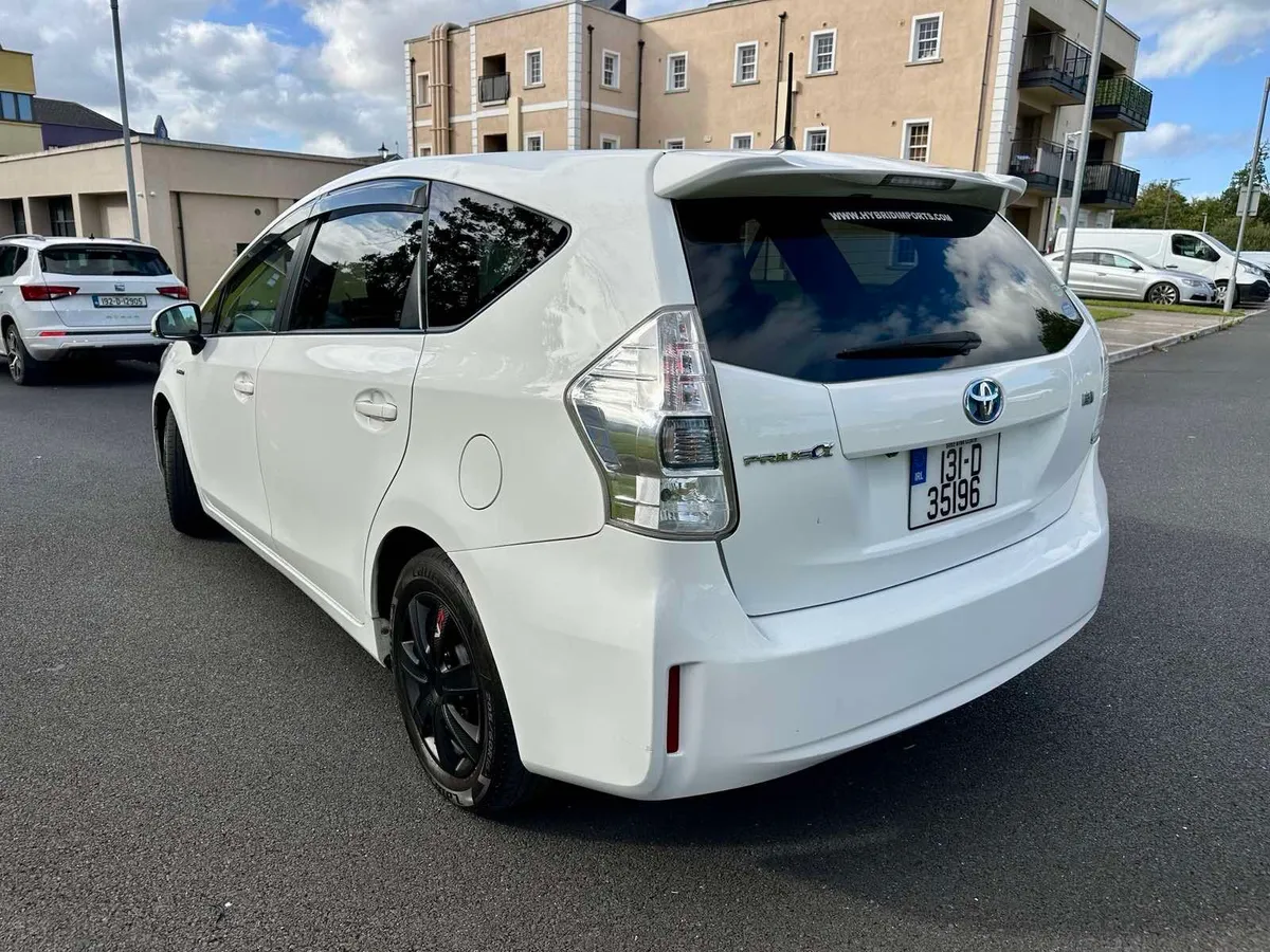Toyota Prius + - Image 4