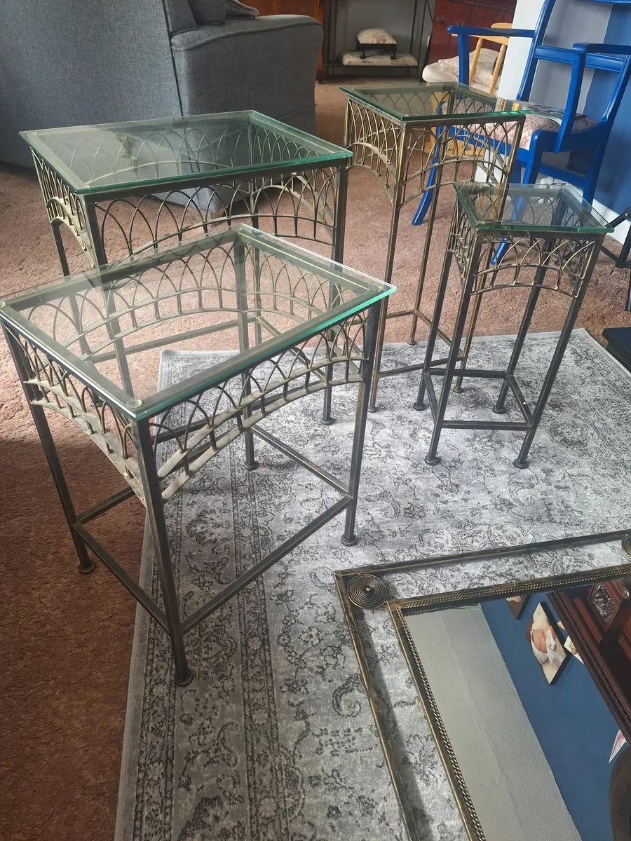 Tables & mirror - Image 1