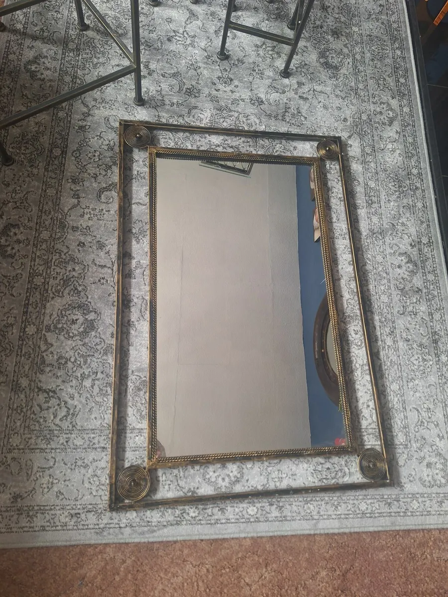 Tables & mirror - Image 3