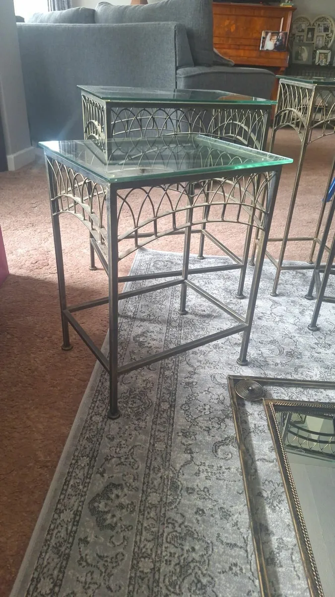 Tables & mirror - Image 4