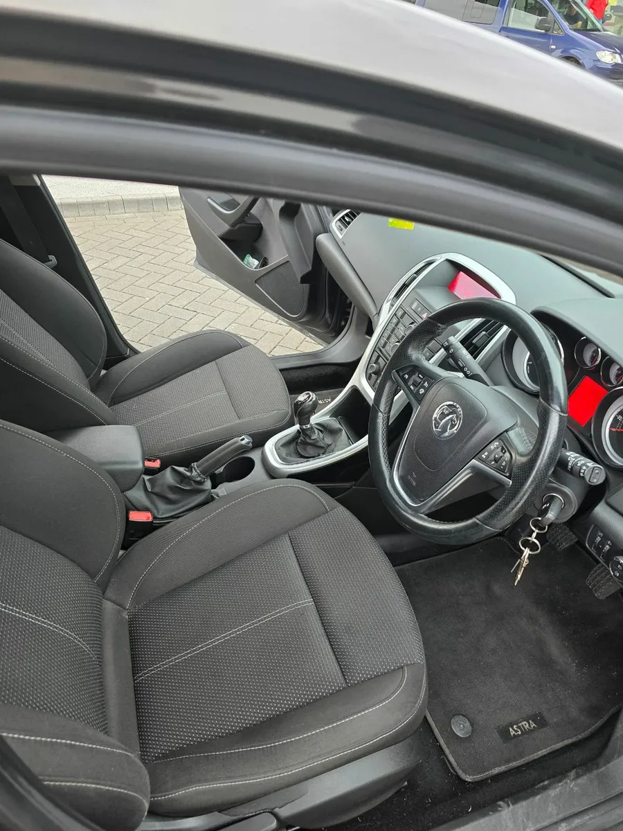 Vauxhall Astra SRI 2015 *83K MILES* - Image 3