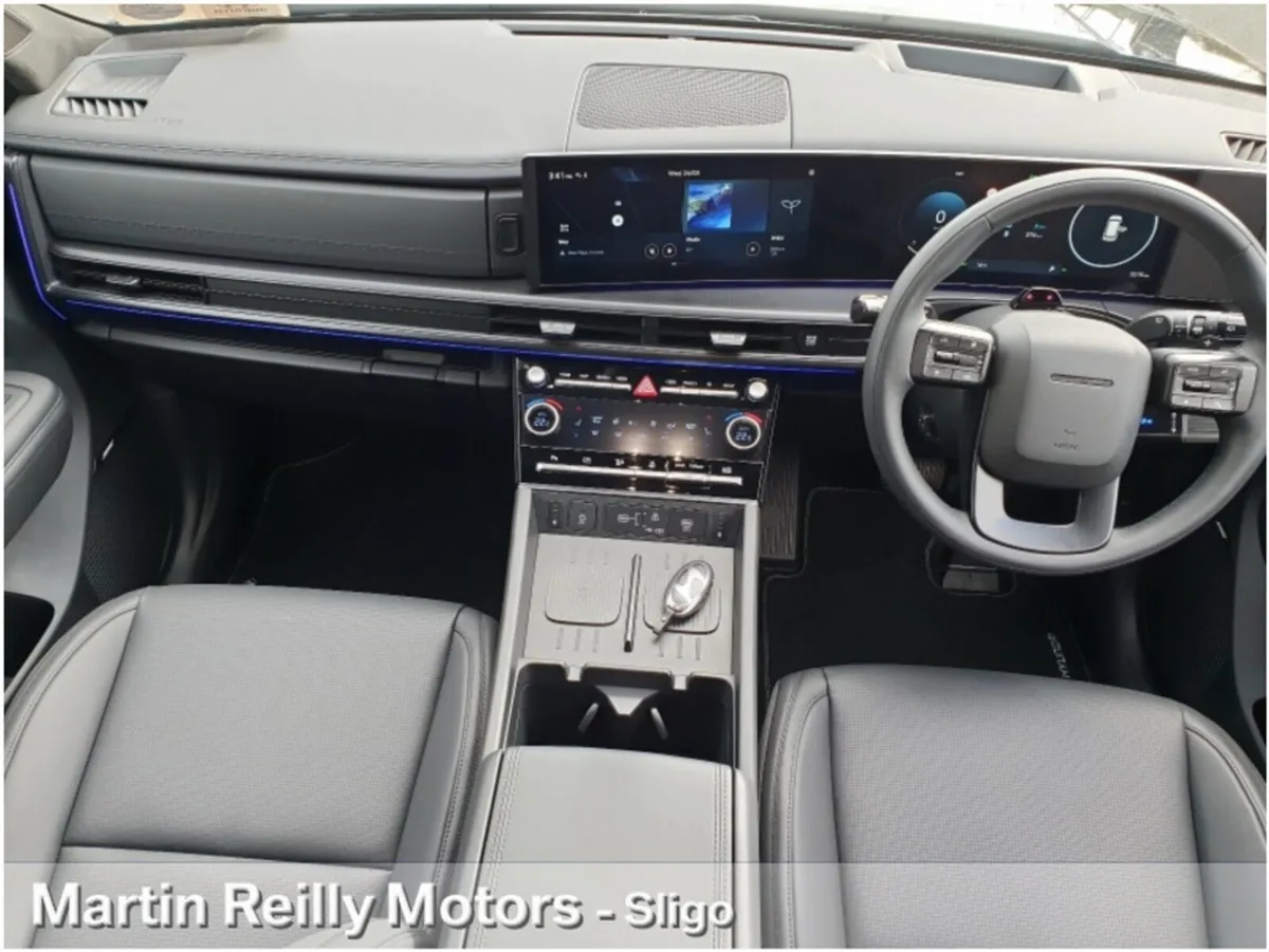 Hyundai Santa Fe Calligraphy PHEV - 7 SEATER - Image 2