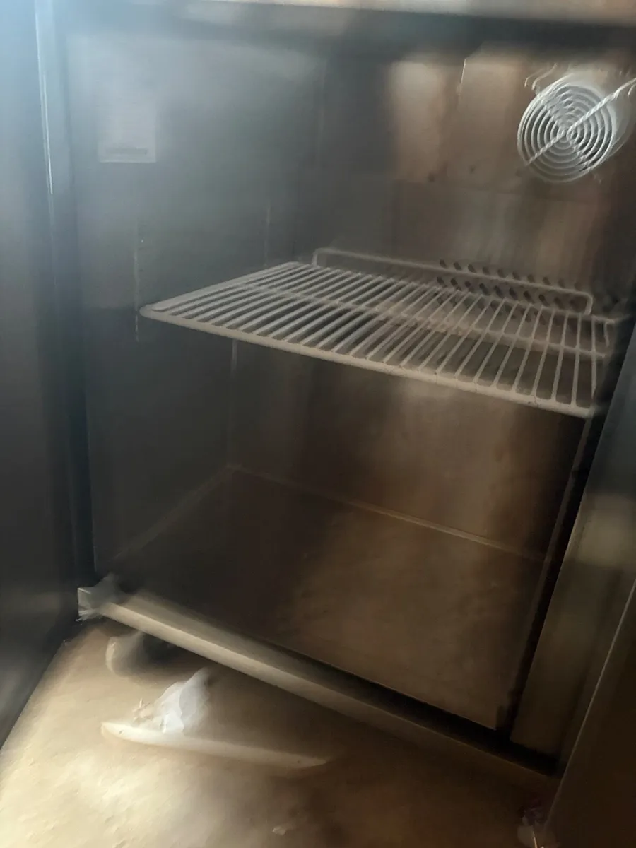 Commercial fridge and ice machine - Image 2