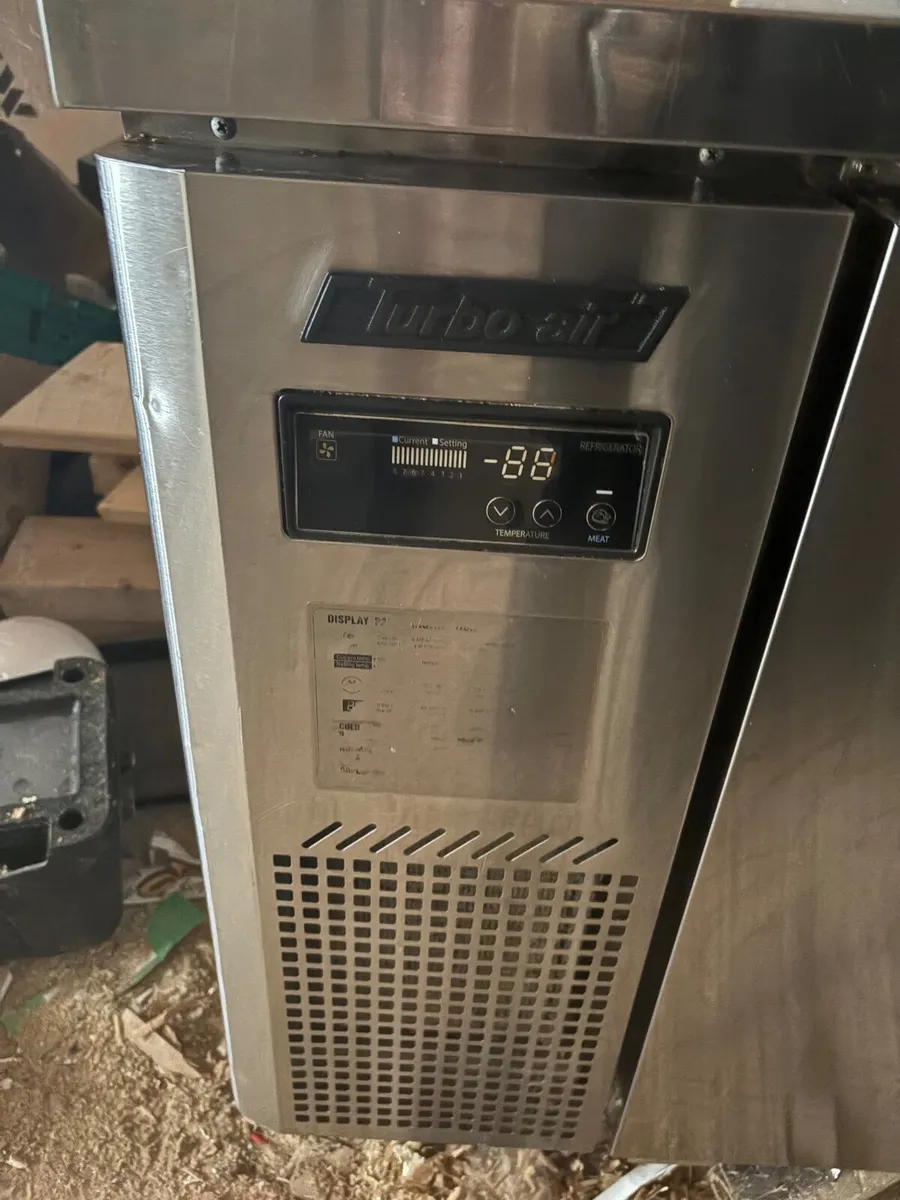Commercial fridge and ice machine - Image 3