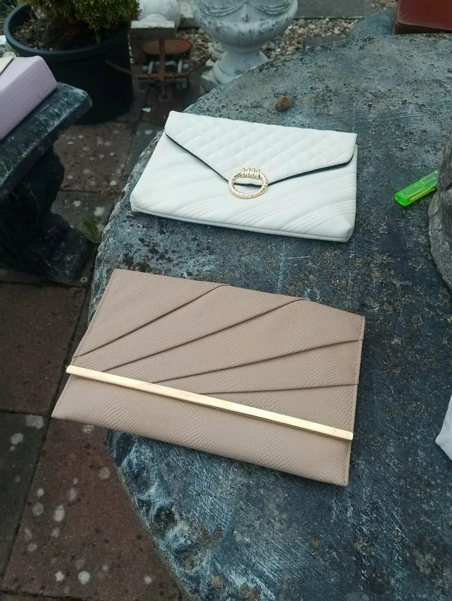 Collection of hand bags - Image 2