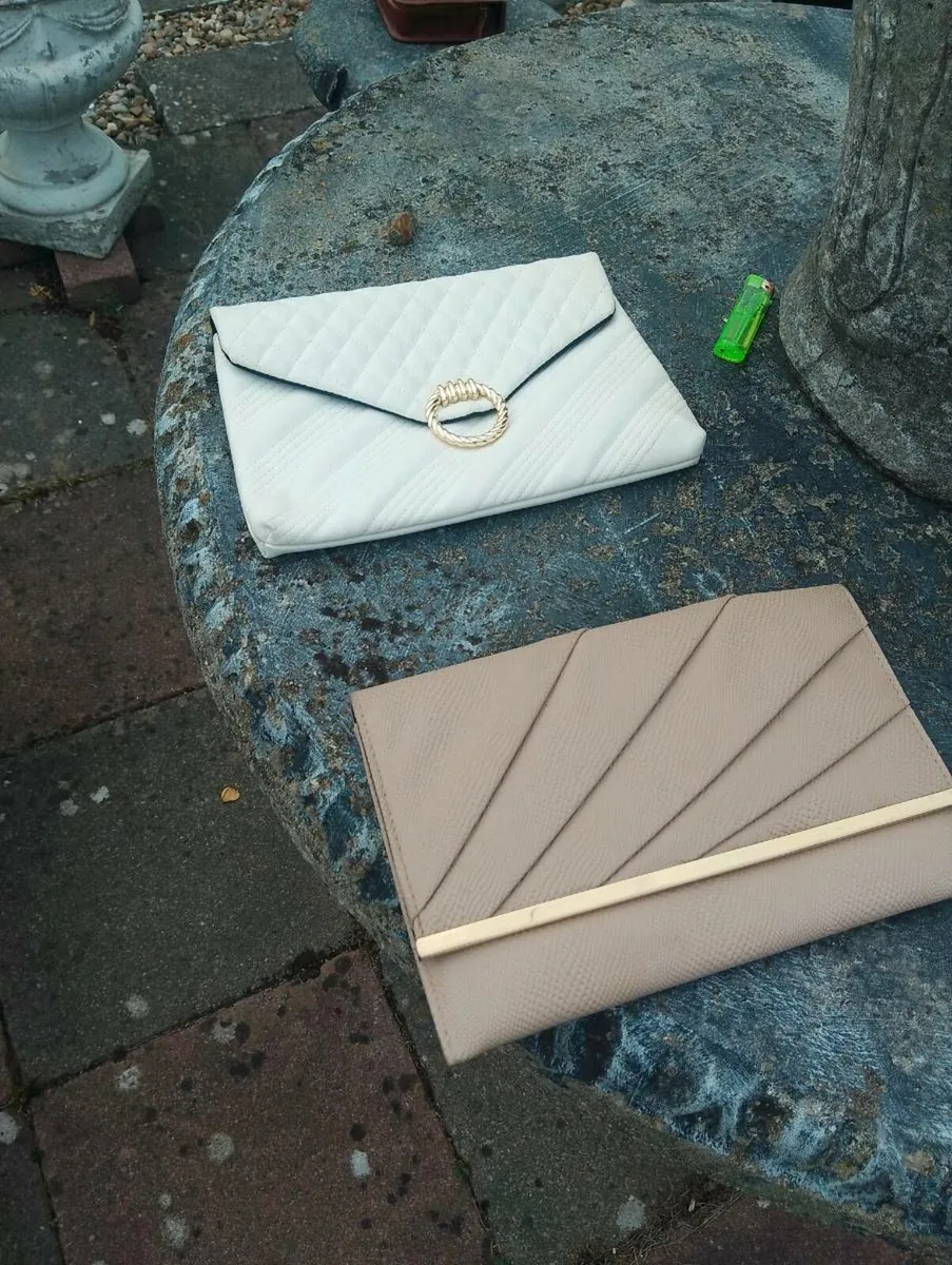 Collection of hand bags - Image 3