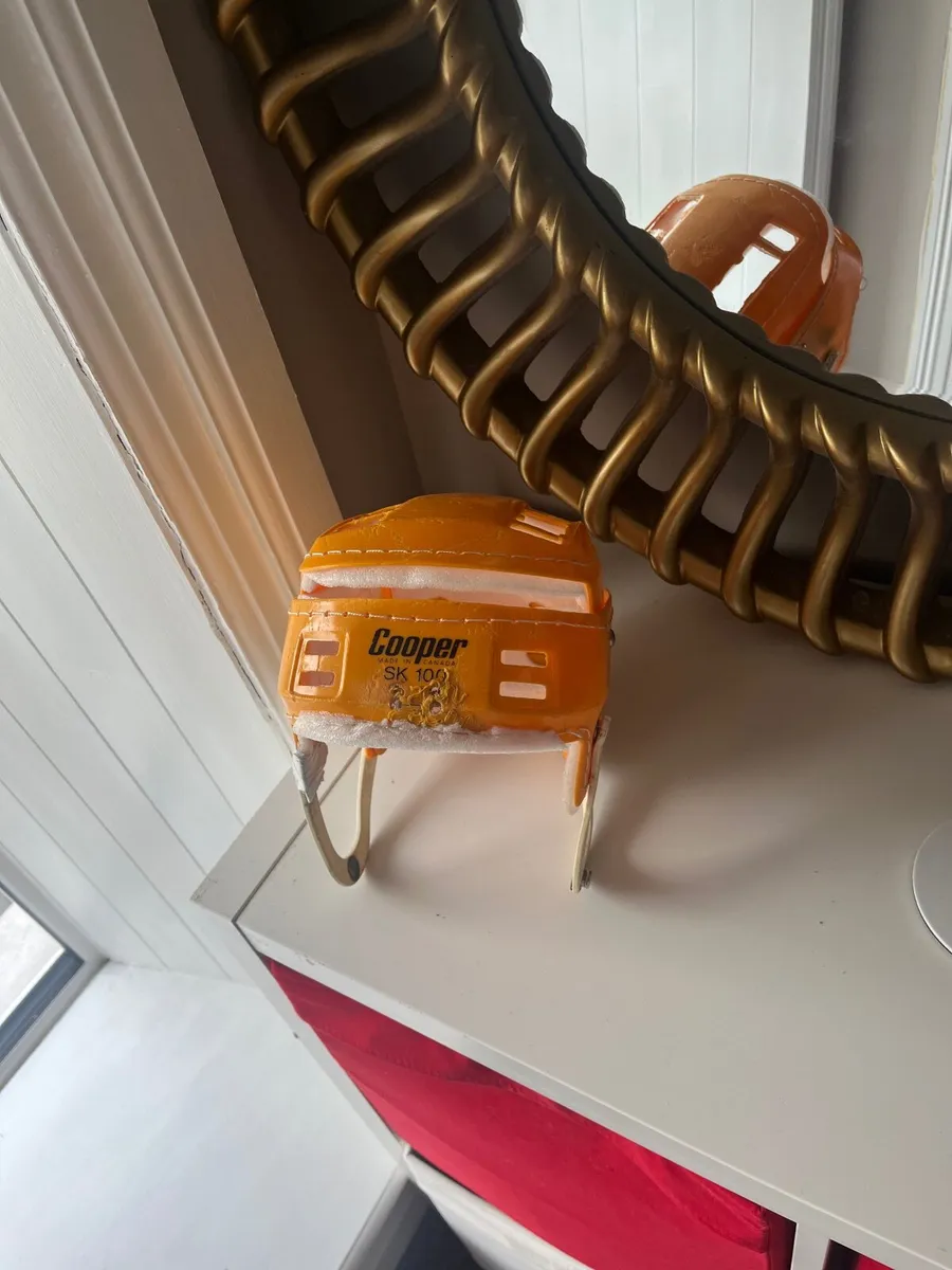 Oldstyle hurling helmet - Image 1