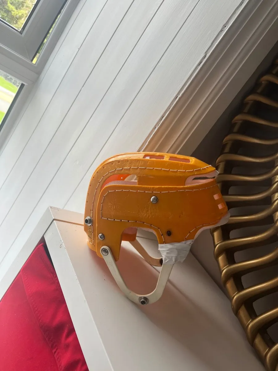 Oldstyle hurling helmet - Image 2