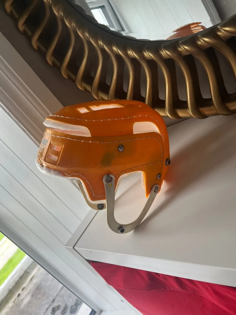 Oldstyle hurling helmet - Image 3