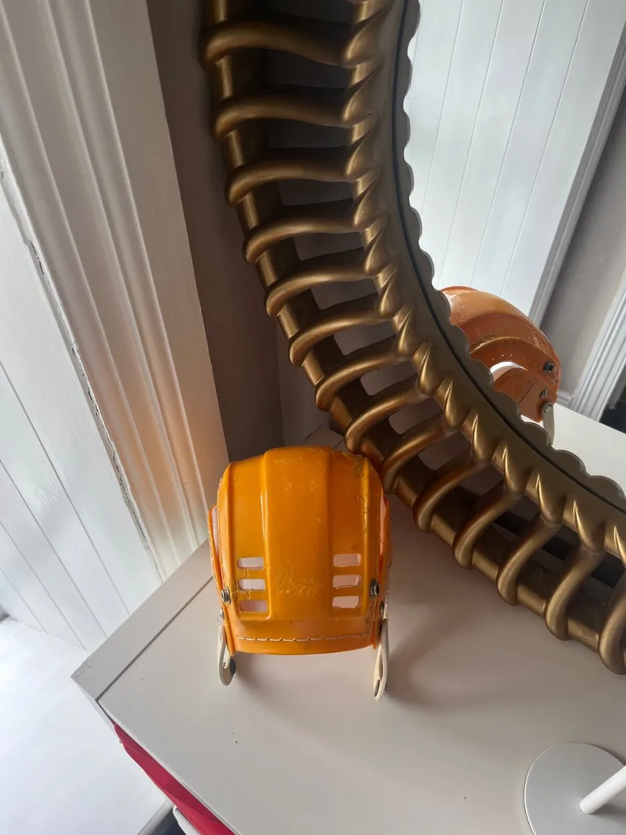 Oldstyle hurling helmet - Image 4