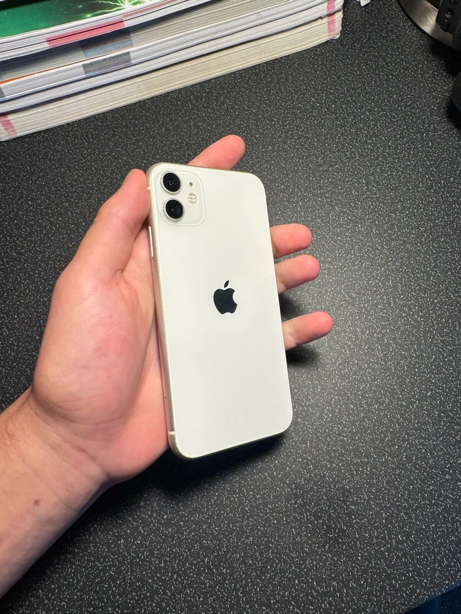 iPhone 11 - Image 3