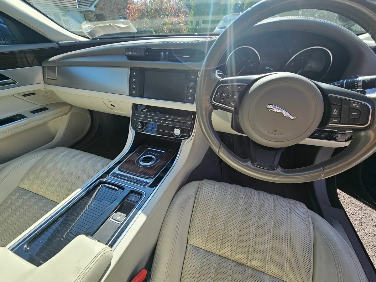 Jaguar XF 2016 - Image 4