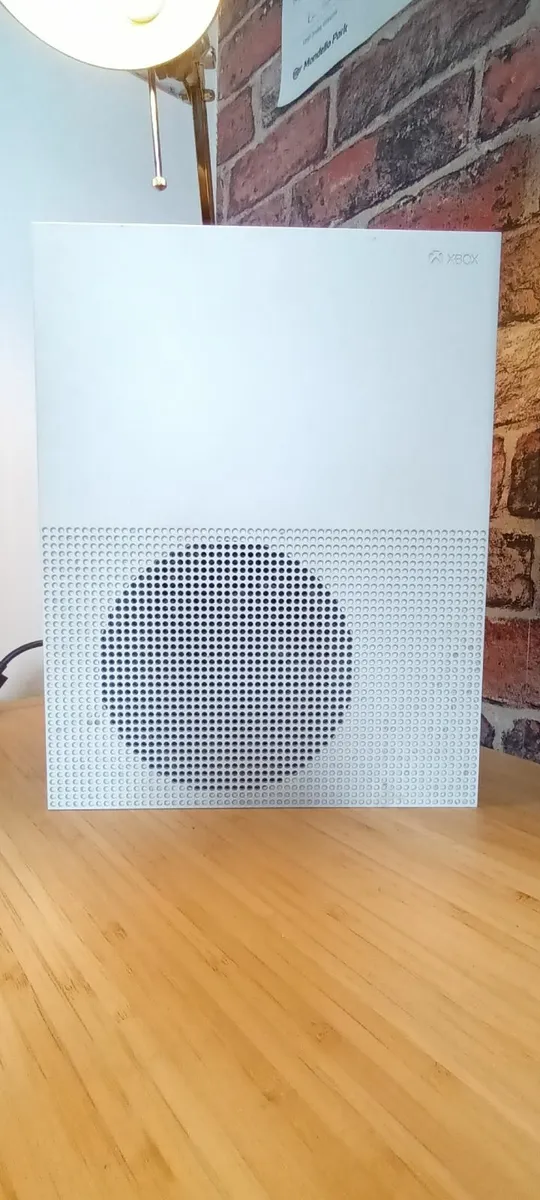 Xbox One S with cables+controller - good condition - Image 3