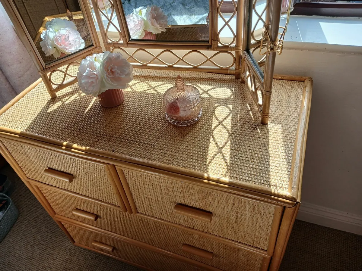 Wardrobe and dressing table - Image 1