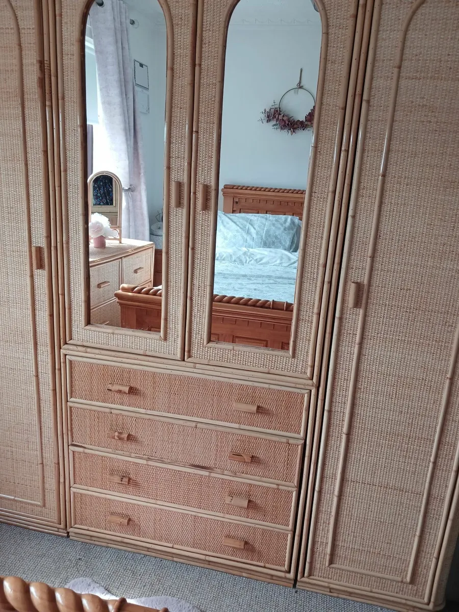 Wardrobe and dressing table - Image 2
