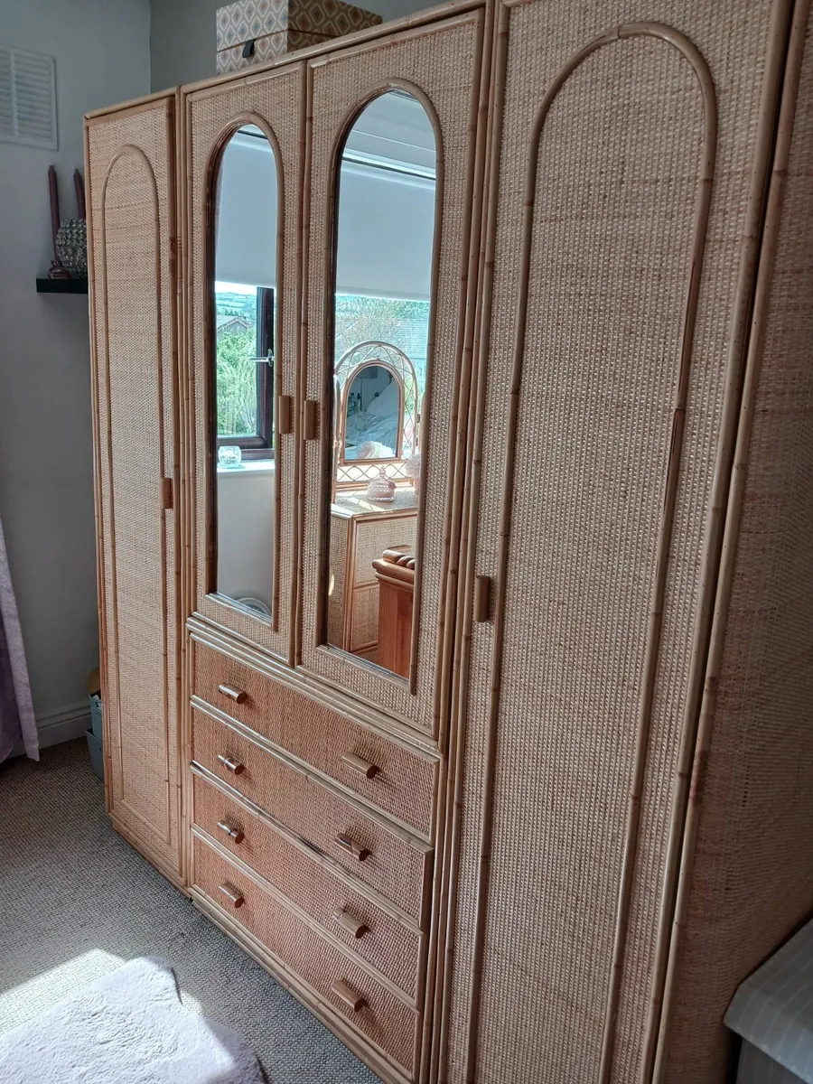 Wardrobe and dressing table - Image 3