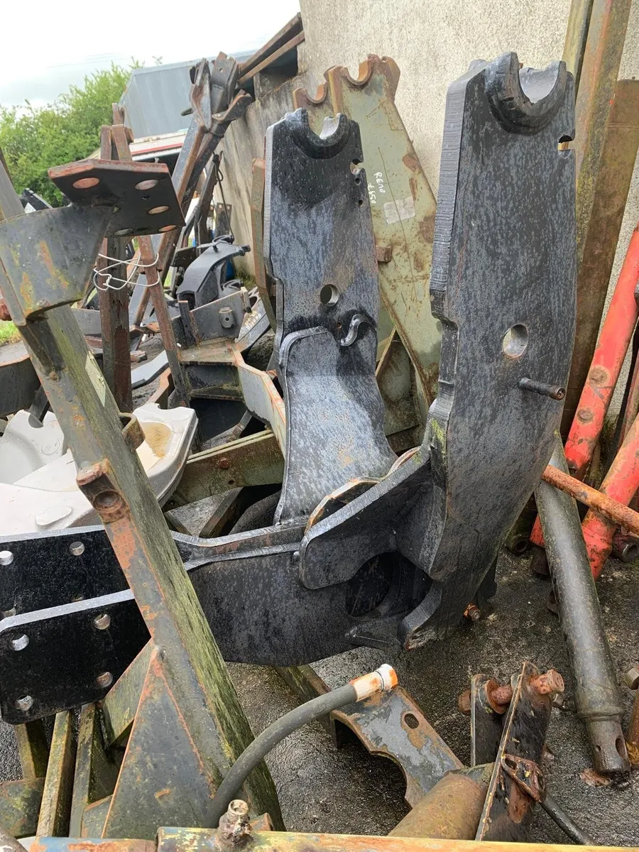 WANTED BRACKETS FOR NEW HOLLAND 8260 - Image 1