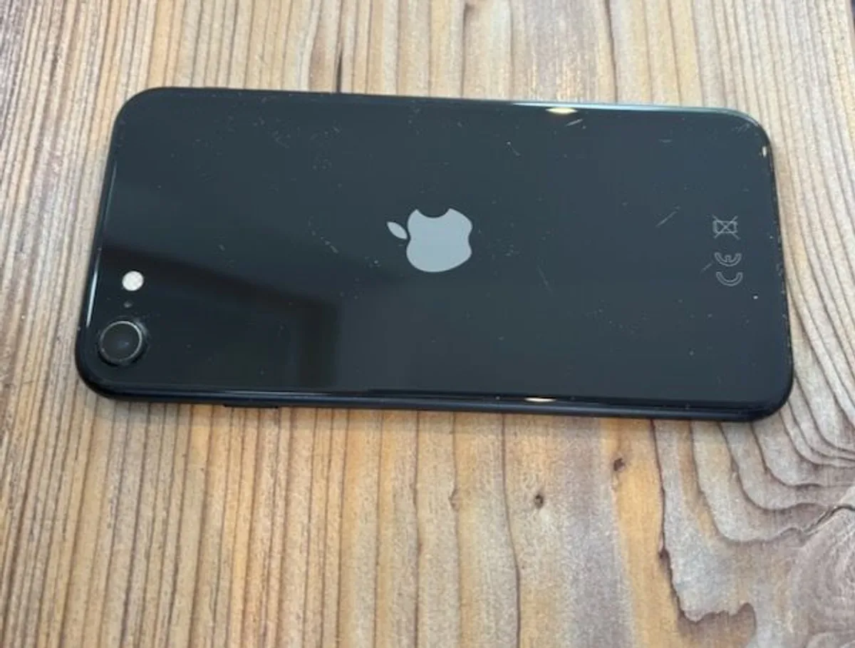 iPhone SE 2020 Black 128GB - Image 2