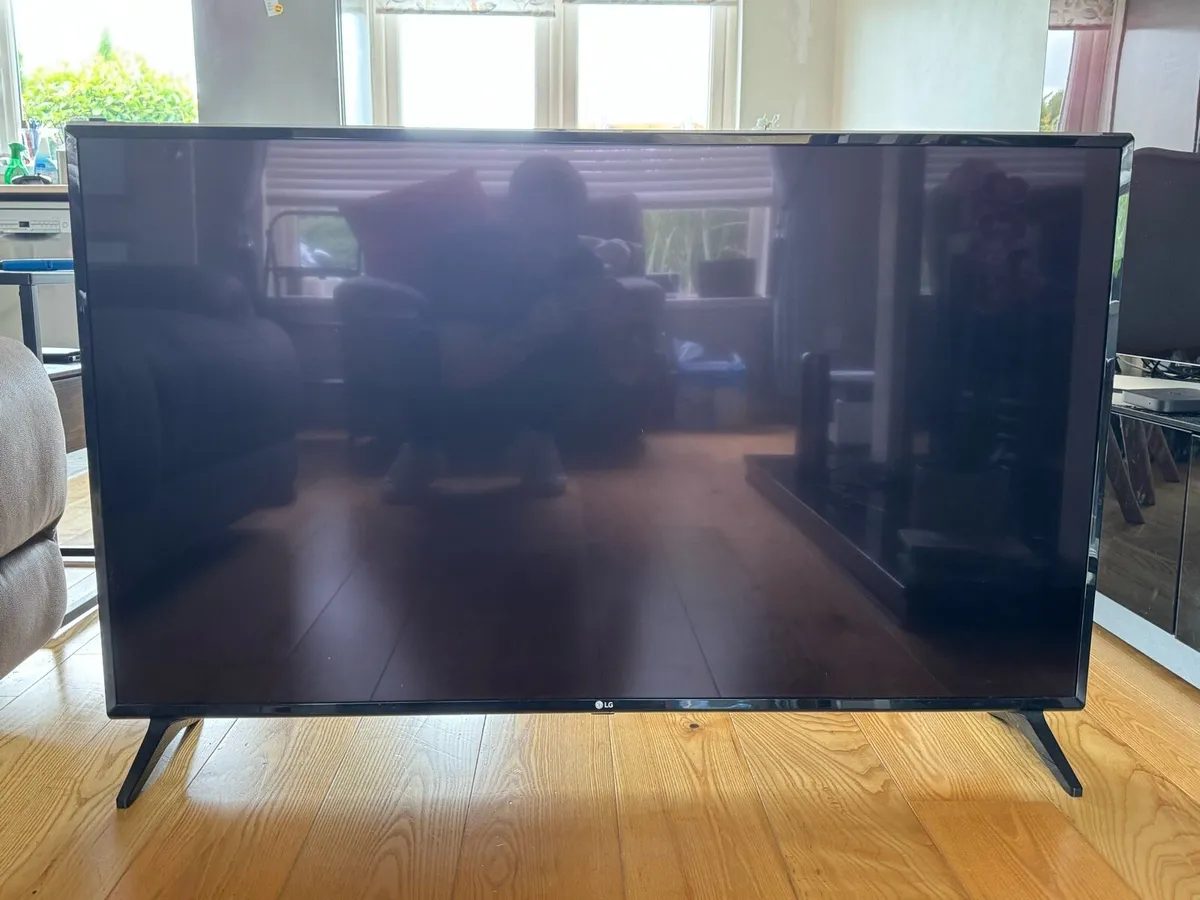 4K Ultra HD HDR Smart TV - Image 1